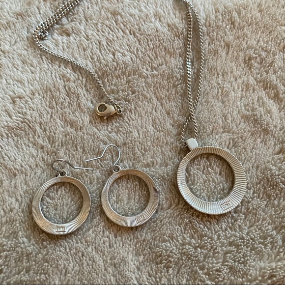 Necklace and earrings set - Picture 4 of 4